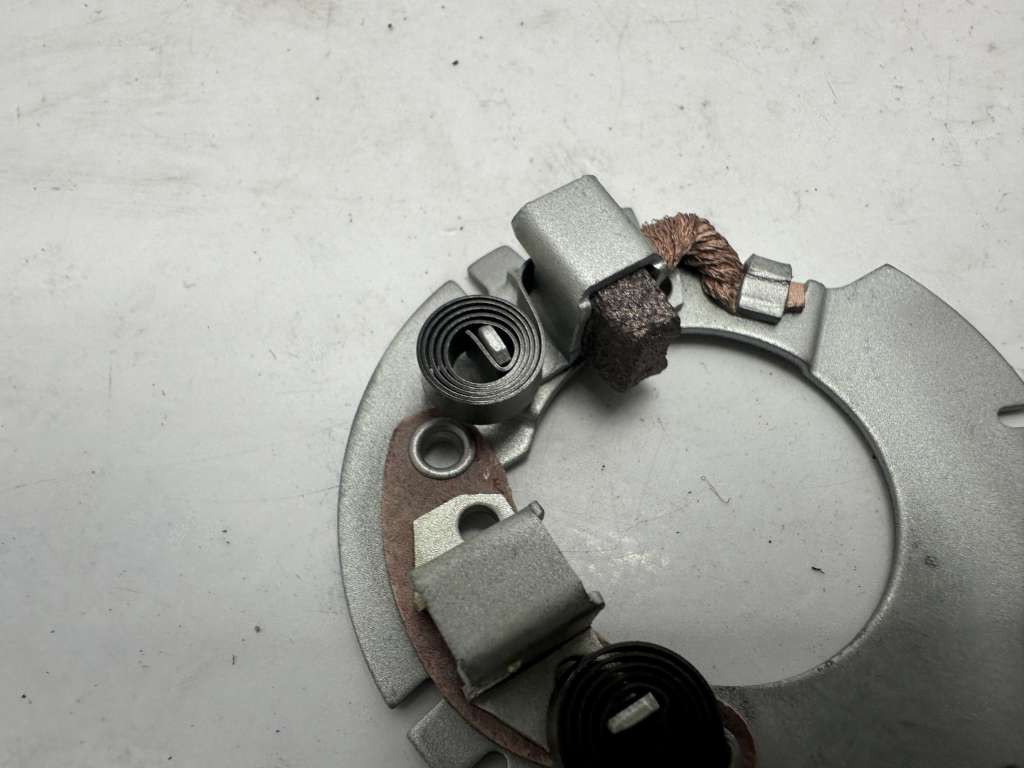 Flat Brushes Starter Motor KAWASAKI Zx GPZ 900 13091-1325 (SU3080