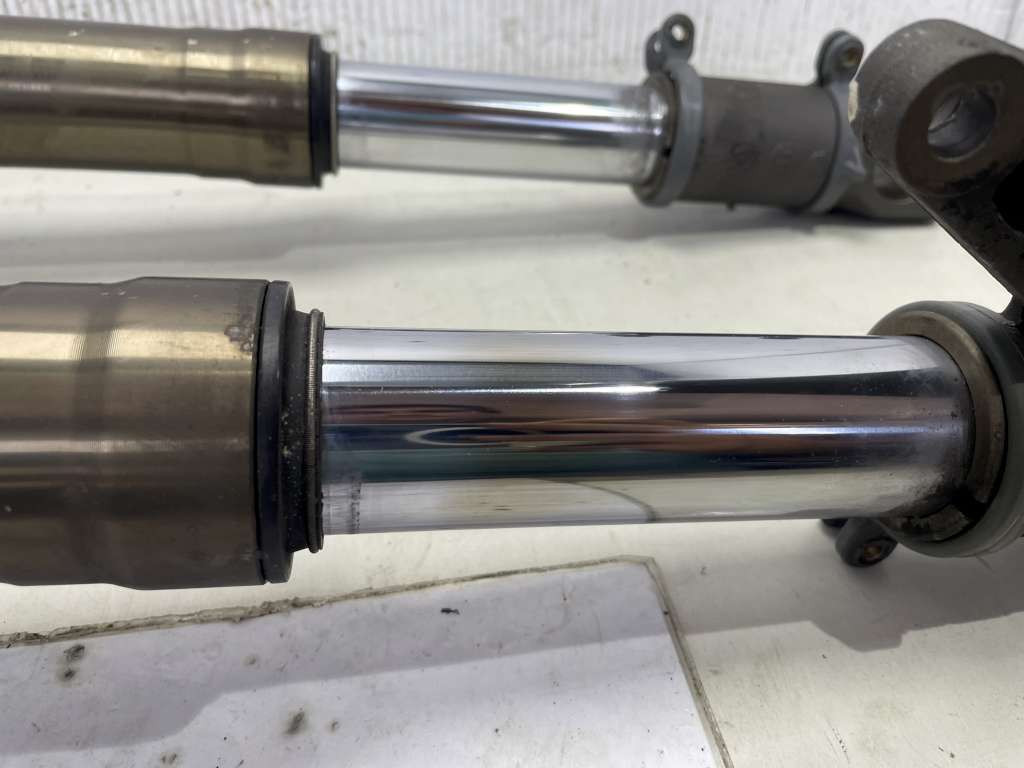 カジバ ミト 125 純正 フロント フォーク　左側（メータギア側）　マルゾッキ Fork Front Marzocchi CAGIVA Mito Sp 525 125 2007-2015 View